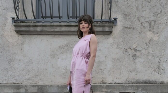 Jak wystylizować tę samą sukienkę do biura i na imprezę