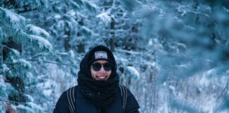 Porównanie kurtki puchowej i syntetycznej: która jest lepsza?