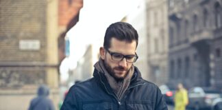 8. Kurtki bomberki w sportowym stylu - jakie są najnowsze trendy i jak je nosić do treningu?