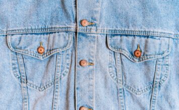 Kurtki jeansowe i moda uniseksowa: jak ten typ ubioru wpisuje się w trend na niestereotypowe ubrania?