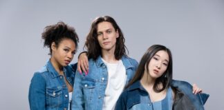 11. Kurtki jeansowe a sport: jak nosić je na siłowni lub podczas treningów?