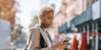 10. Jak dbać o kurtkę bomberkę - porady dotyczące prania, suszenia i przechowywania takiej kurtki.