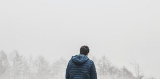 7. Kurtki pikowane z kapturem - dla kogo i dlaczego warto wybrać?