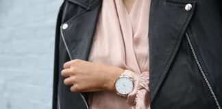 Kurtka skórzana jako element formalnego stroju - jak połączyć ją z eleganckimi spodniami czy sukienką