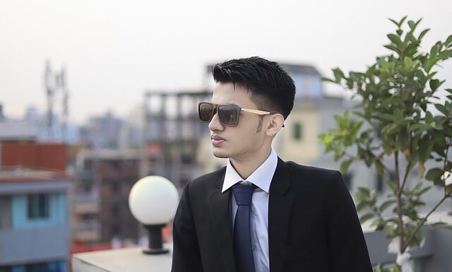 Czy zakładać krawat do garnituru? Czy zakładać krawat do garnituru?