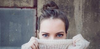 Czy sweter pasuje do marynarki?