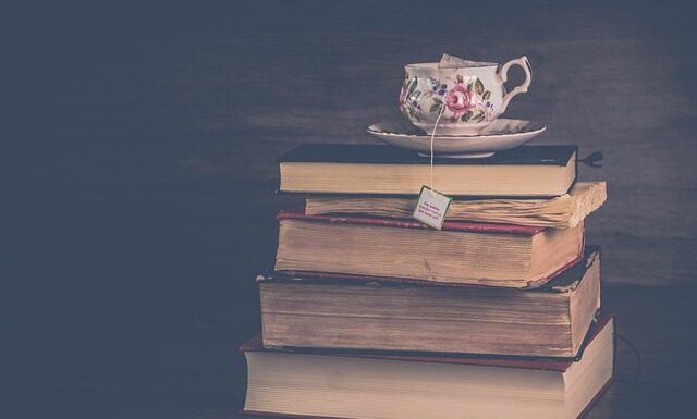 Po której stronie nosi się torebkę? Po której stronie nosi się torebkę?