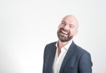 Do czego nosić jasna marynarkę?