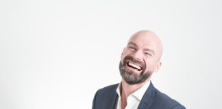 Do czego nosić jasna marynarkę?