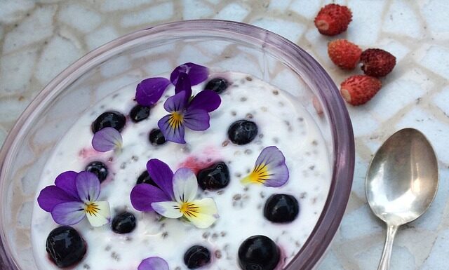 Czym dekorować talerze?