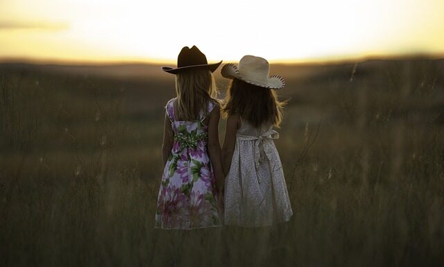 Do jakiej sukienki kowbojki?