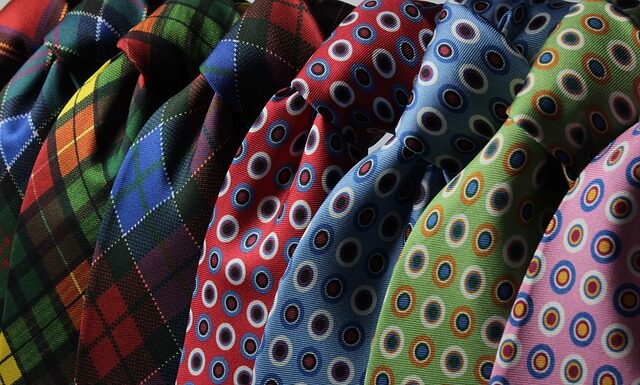 Jakie są modne krawaty wąskie czy szerokie?