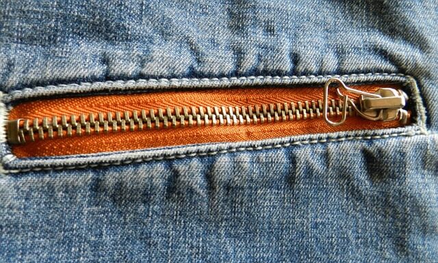 Co się nosi pod marynarka?