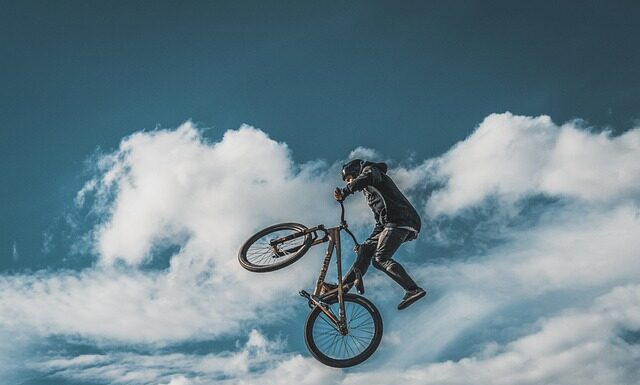 Do czego służy hełm?