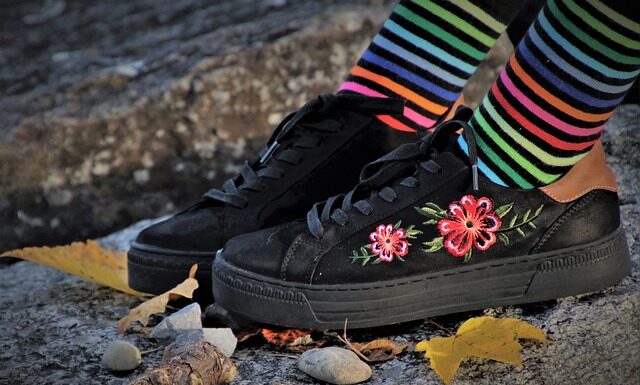 Czy sneakersy są modne?