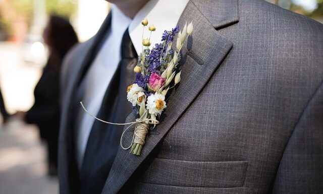 Gdzie przypiąć butonierkę?