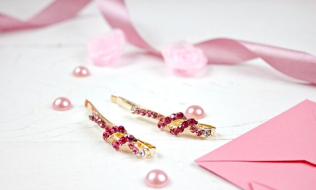 Kto daje kopertę a kto wino?