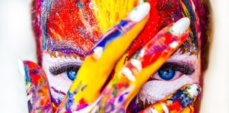 Kiedy zdejmujemy nakrycie głowy?